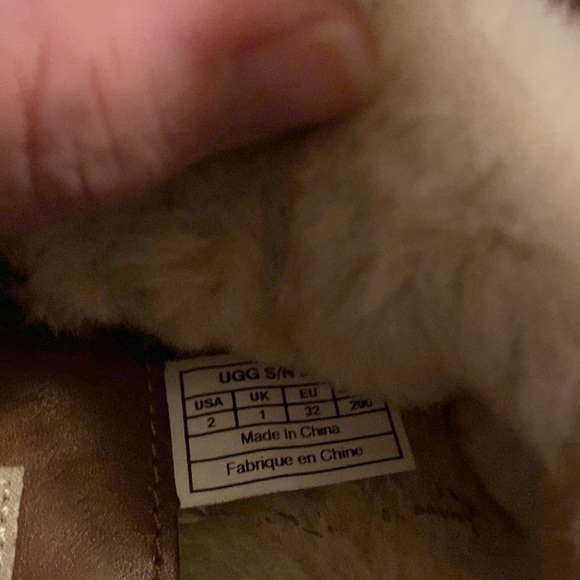 Kids size 2 ugg boots - Picture 6 of 6